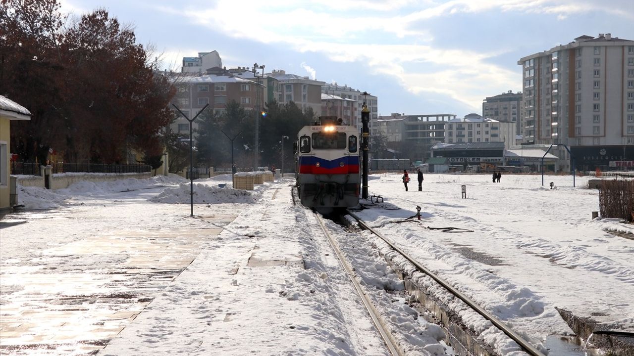 Turistik Doğu Ekspresi İlk Seferini Erzurum'a Yaptı