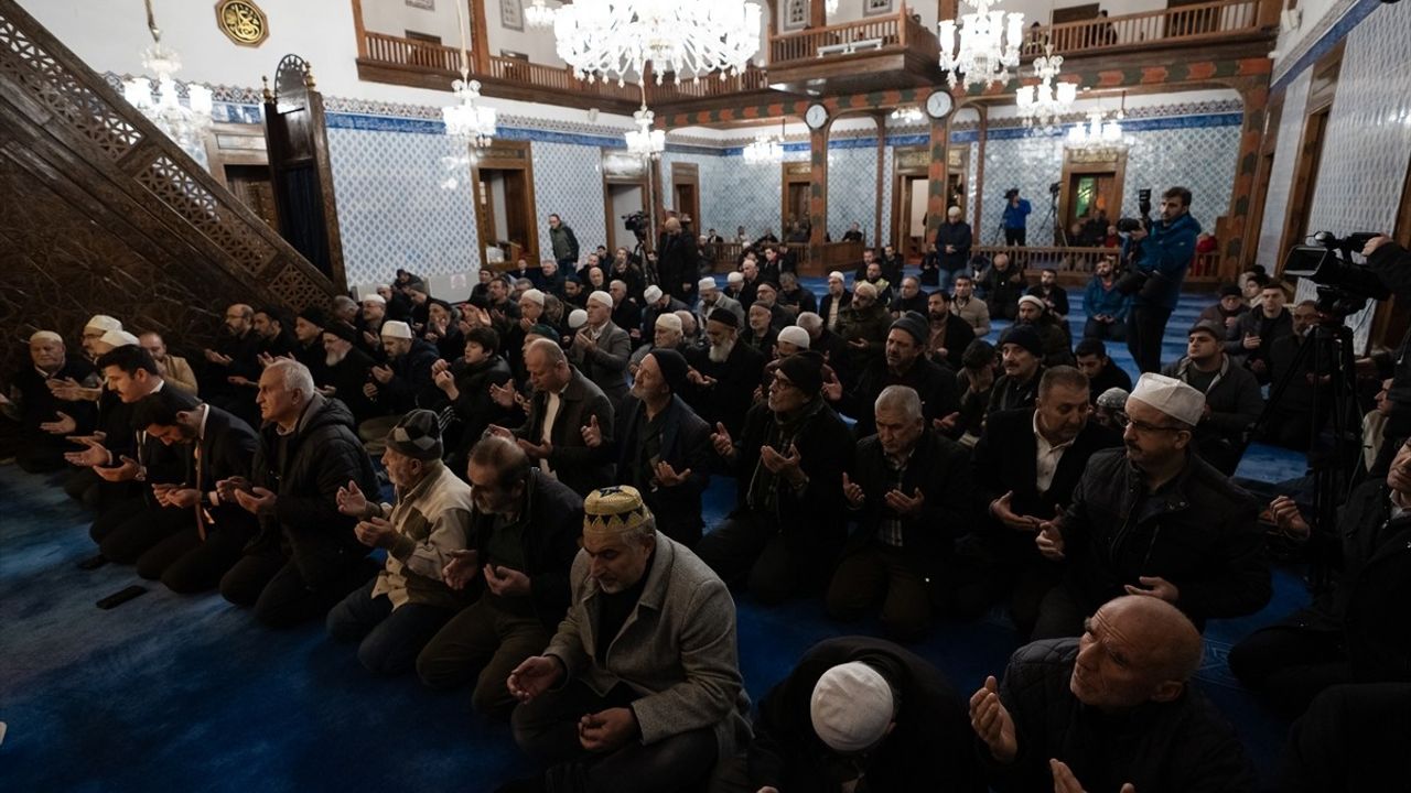 Türkiye'de Tüm Camilerde Gazzeliler İçin Dua