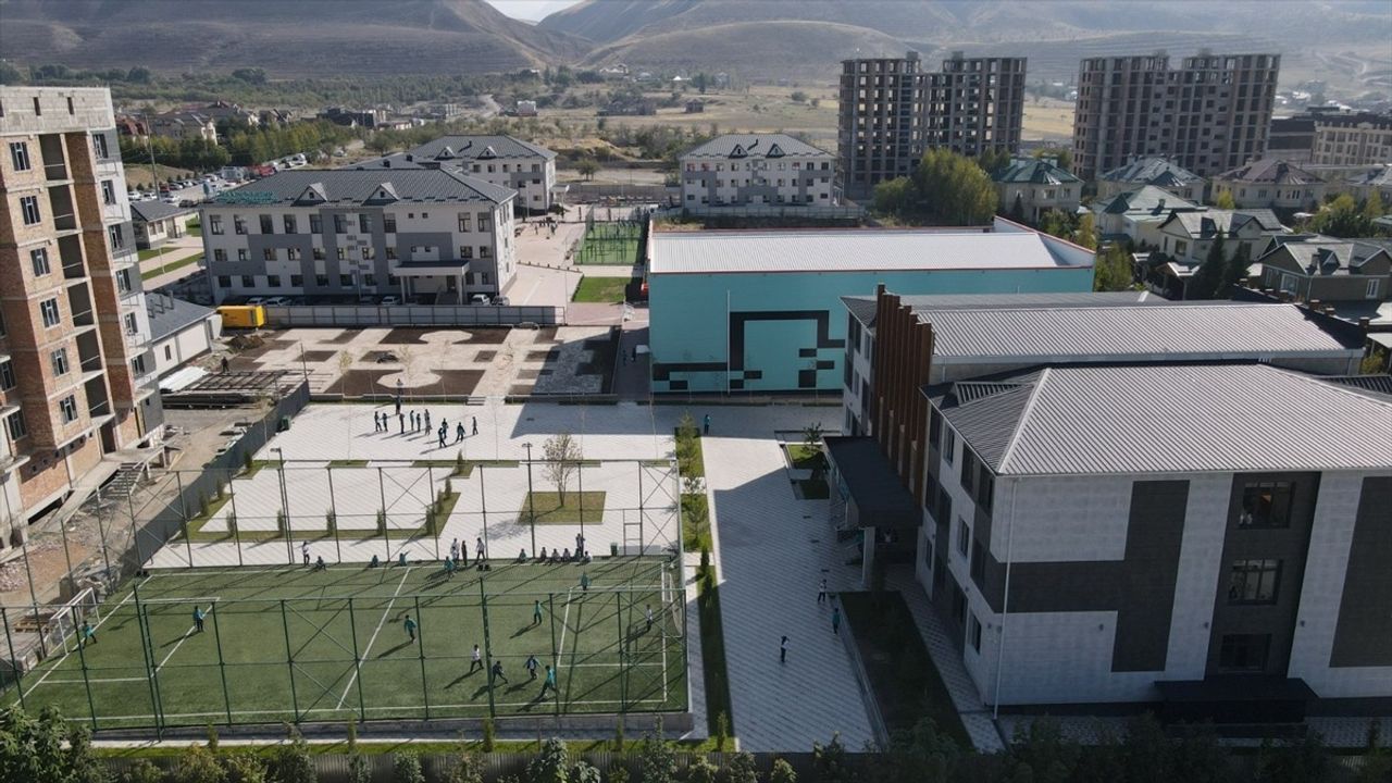 Türkiye Maarif Vakfı Kırgızistan'daki Eğitim Kurumlarını Devraldı