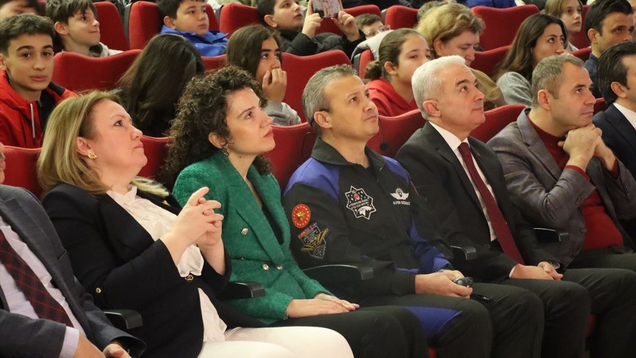 Türkiye'nin İlk Astronotu Alper Gezeravcı, Kırklareli'nde Öğrencilerle Buluştu