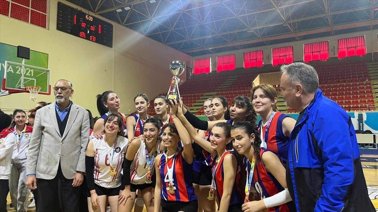 ÜNİLİG'de Bölgesel Lig Müsabakaları Tamamlandı