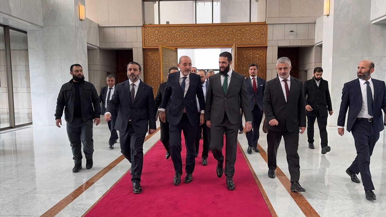 Ürdün Dışişleri Bakanı Safedi, Suriye'de Yeni Yönetimle Görüştü