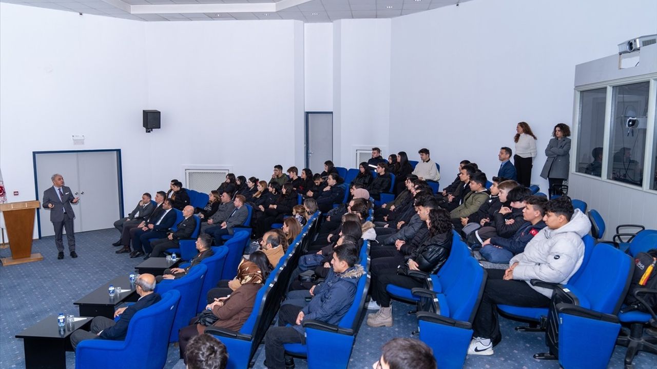 Yerli Malı Haftası'nda 5'inci Ana Bakım Fabrika Müdürlüğü Öğrencilere Kapılarını Açtı