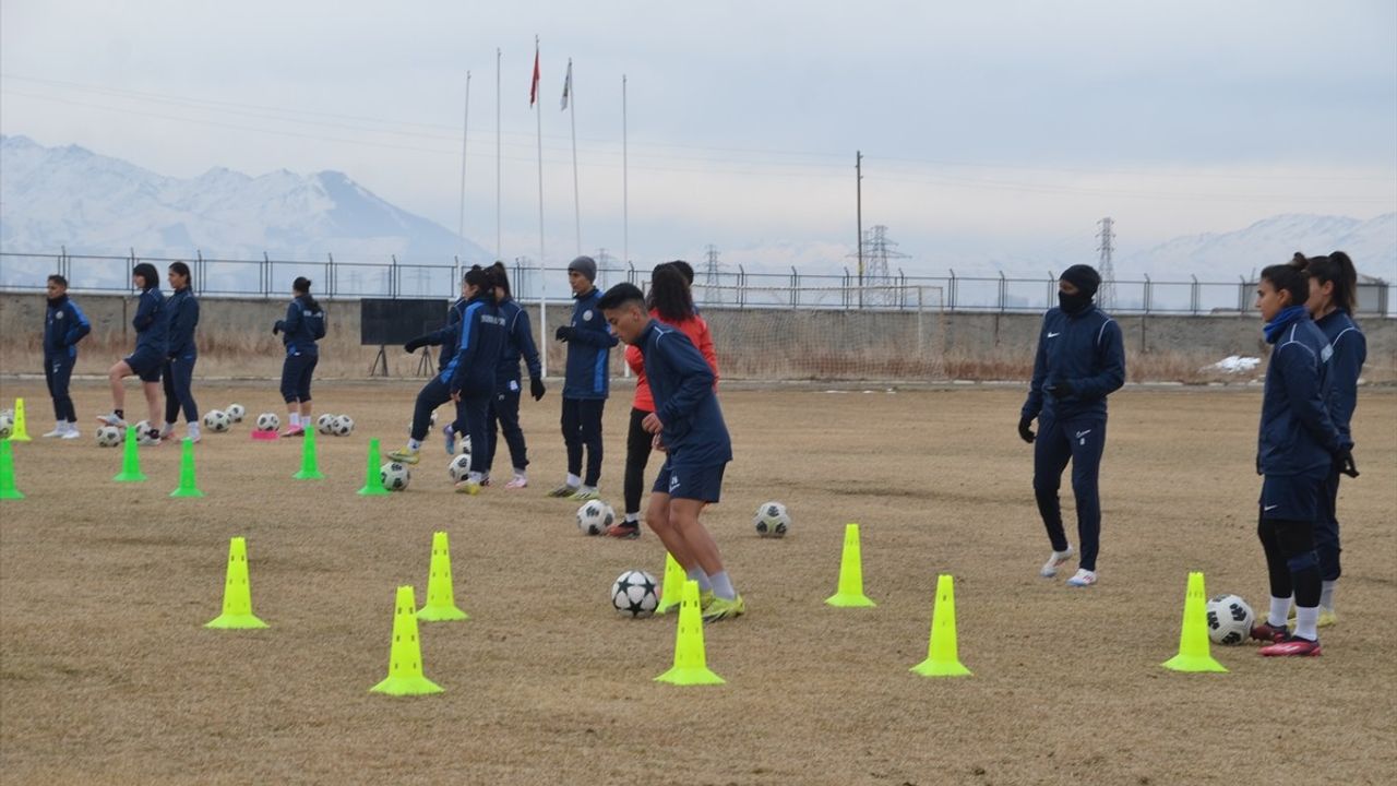 Yüksekova Spor'un Kalecisi Şeymanur Hapaç, Kalesini Gole Kapattı