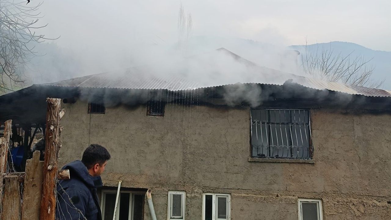 Adana'da Müstakil Evde Yangın Çıktı