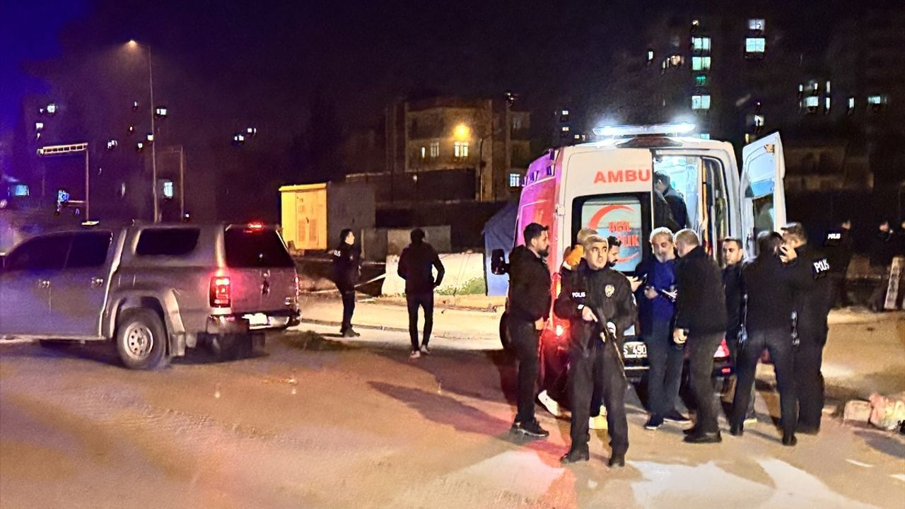 Adana'da Polis Merkezi İnşaatına Saldırı: Şüpheli Yaralı Yakalandı