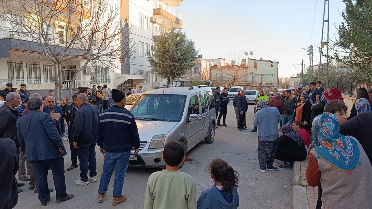 Adıyaman'da Hafif Ticari Araç Çocuk Kaza Yaptı