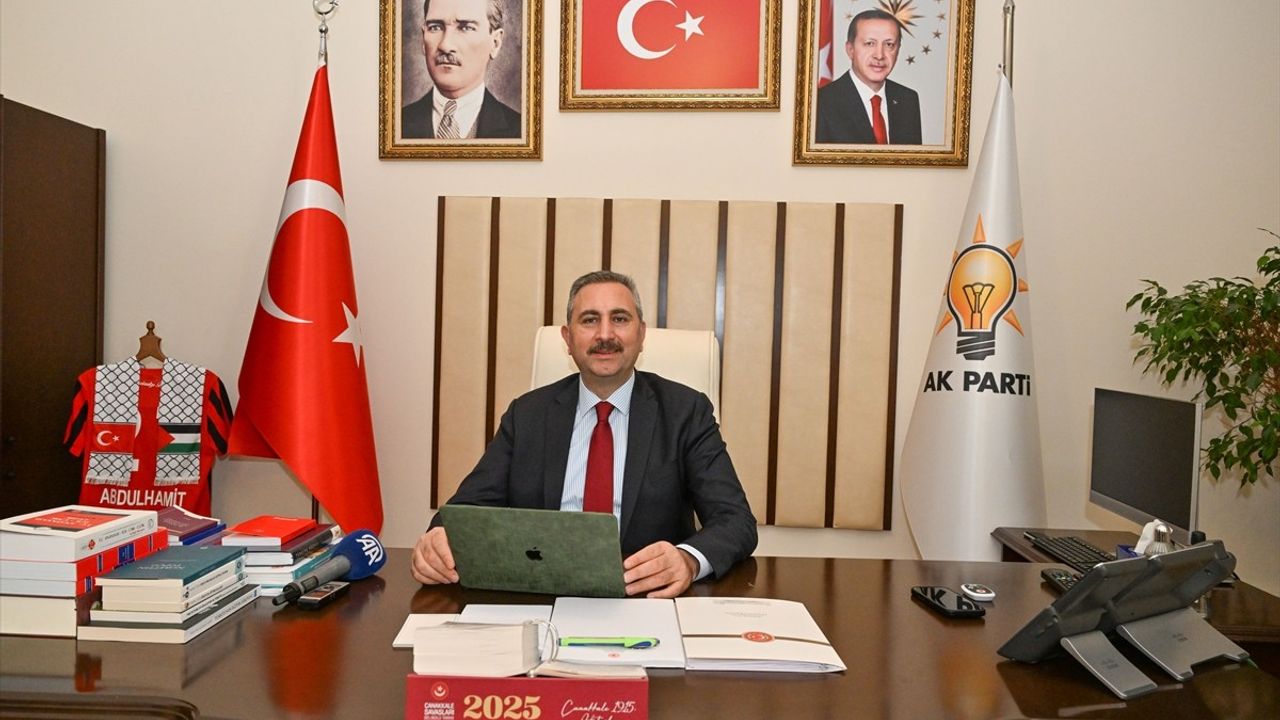 AK Parti Grup Başkanvekili Abdulhamit Gül, AA'nın Yılın Kareleri Oylamasına Katıldı