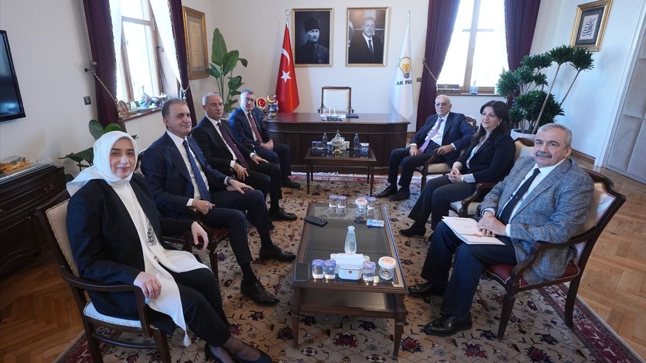 AK Parti ve DEM Parti Heyetleri Arasında Verimli Görüşme
