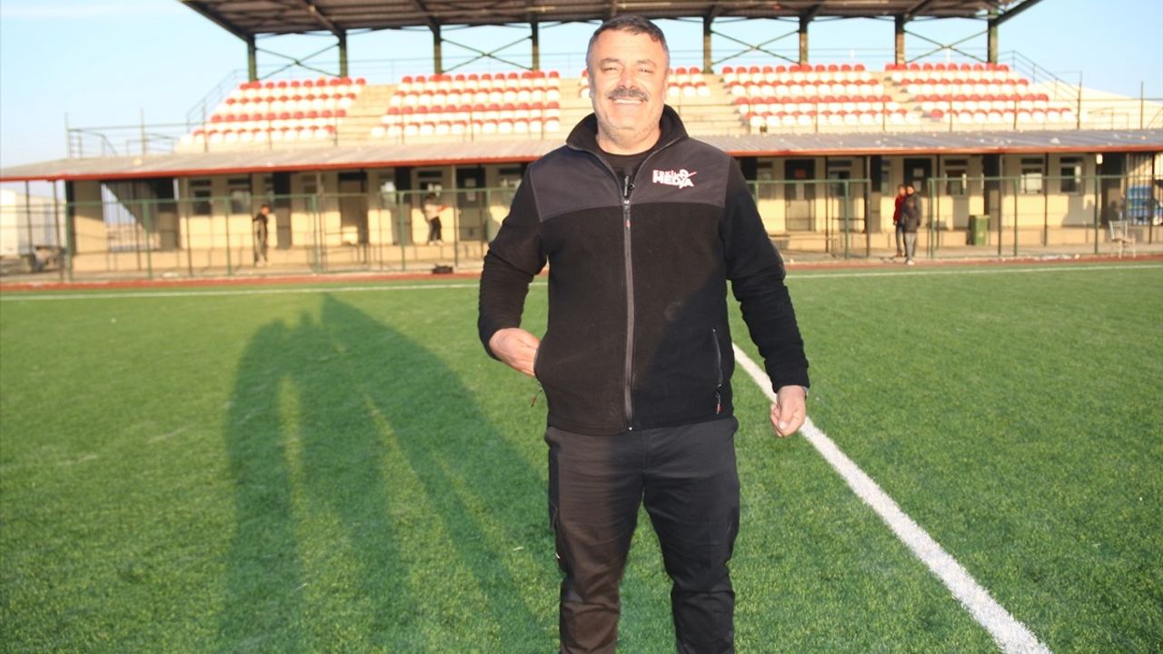 Aksaray'daki Futbol Turnuvasında Yöresel Spiker Dikkatleri Üzerine Topluyor