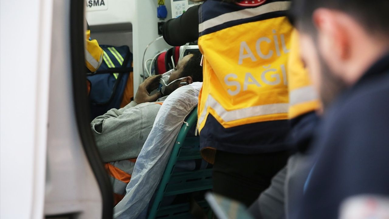 Alanya'daki Tadilat Halindeki Otelde Yangın Kontrol Altına Alındı