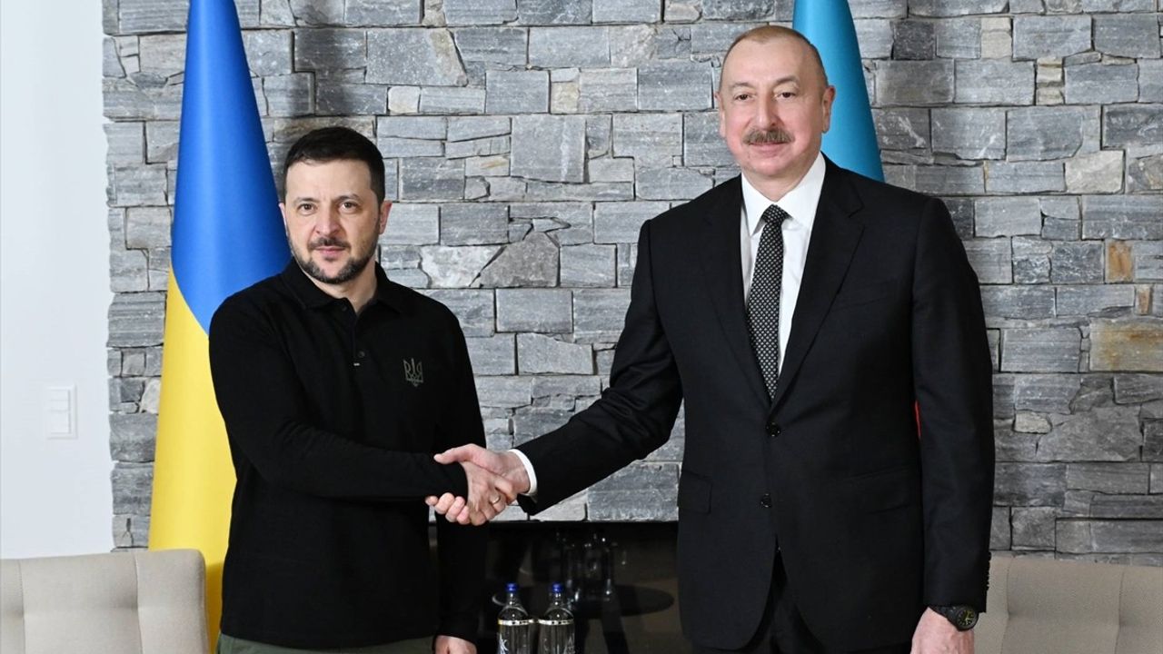 Aliyev ve Zelenskiy Davos'ta Enerji ve Güvenlik Üzerine Görüştü