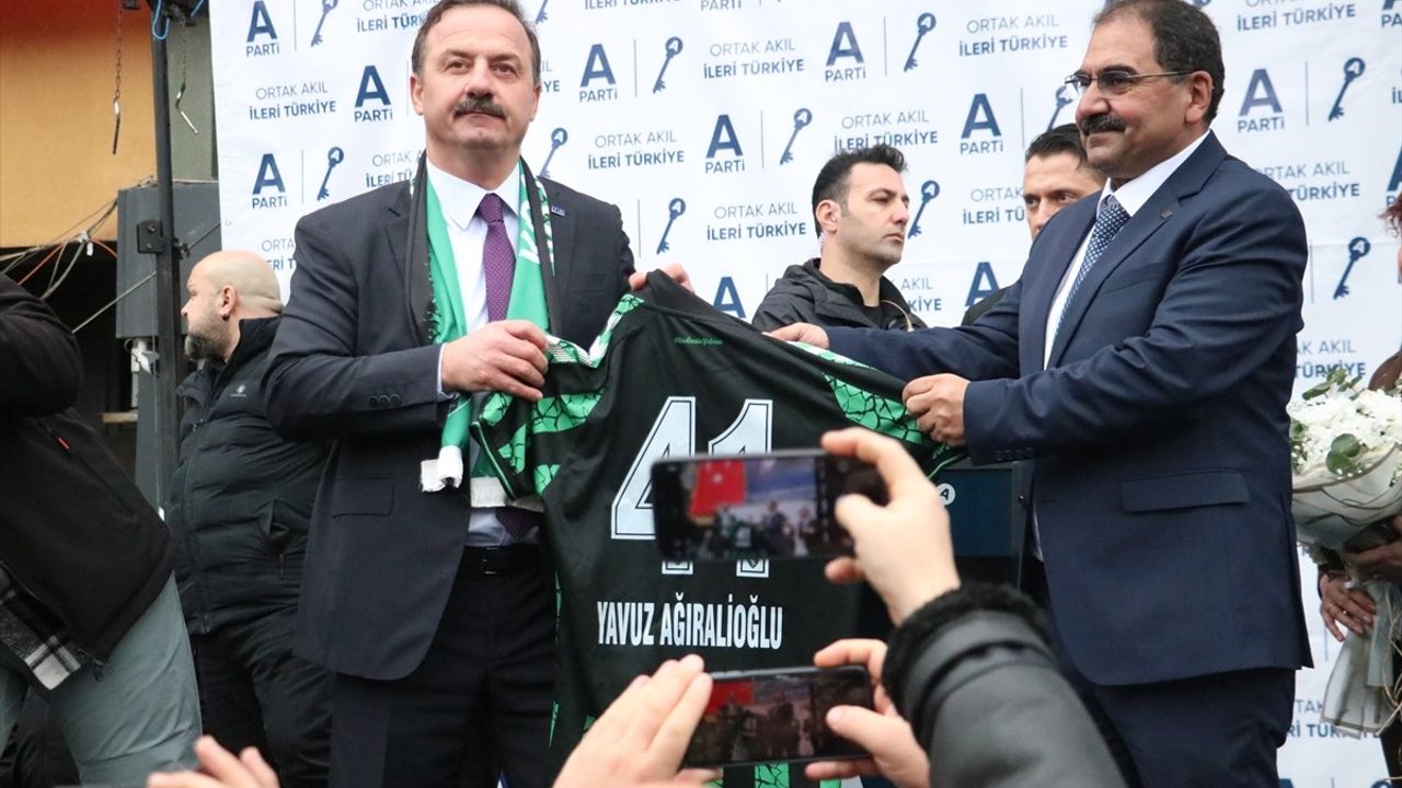 Anahtar Parti Genel Başkanı Ağıralioğlu Kocaeli'de Partililerle Bir Araya Geldi