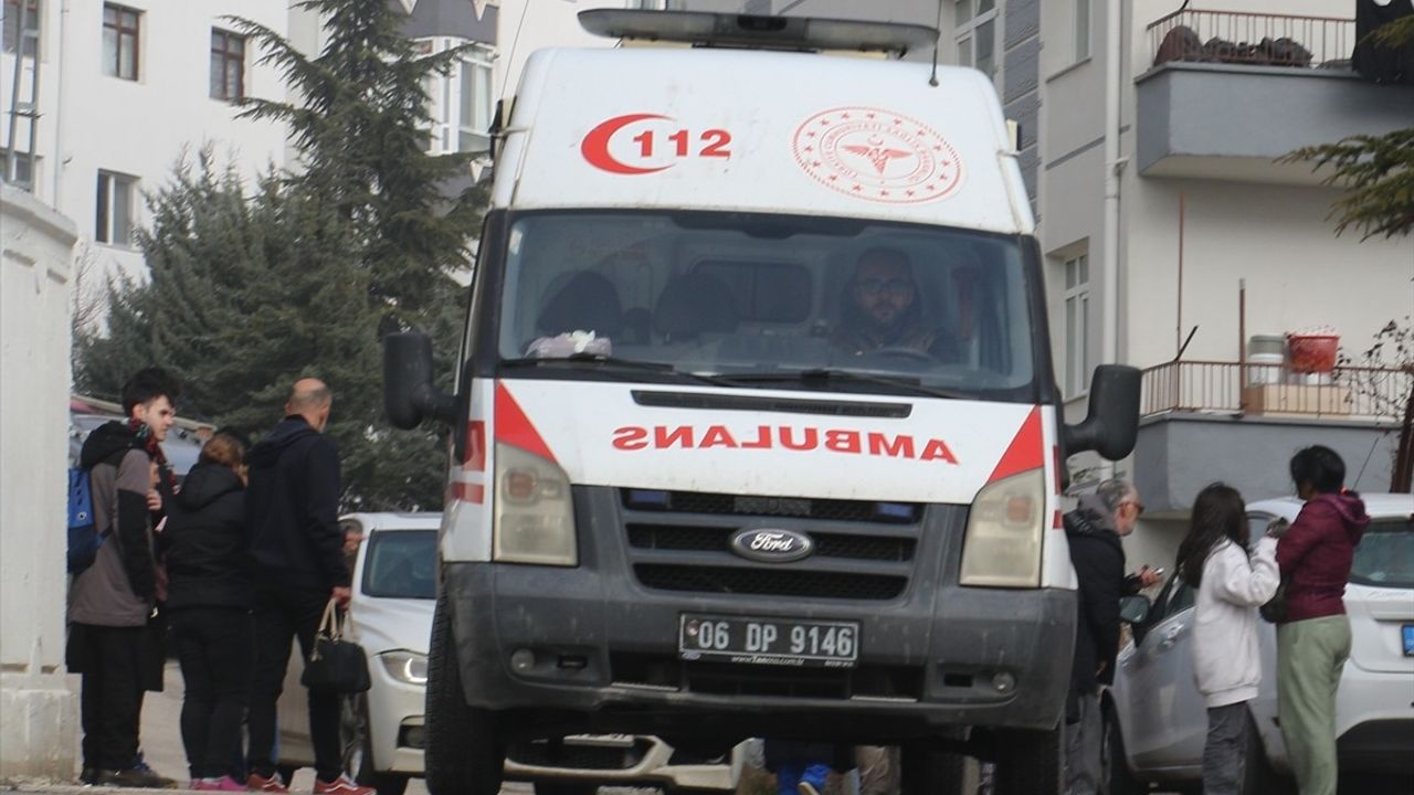 Ankara'daki Yangında 8 Kişi Dumandan Etkilendi