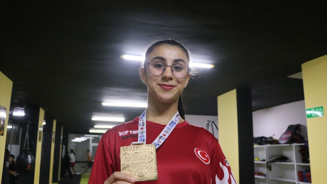 Astım Hastalığını Yenerek Muaythayada Başarıya Ulaşan Ela Nur Gümüş