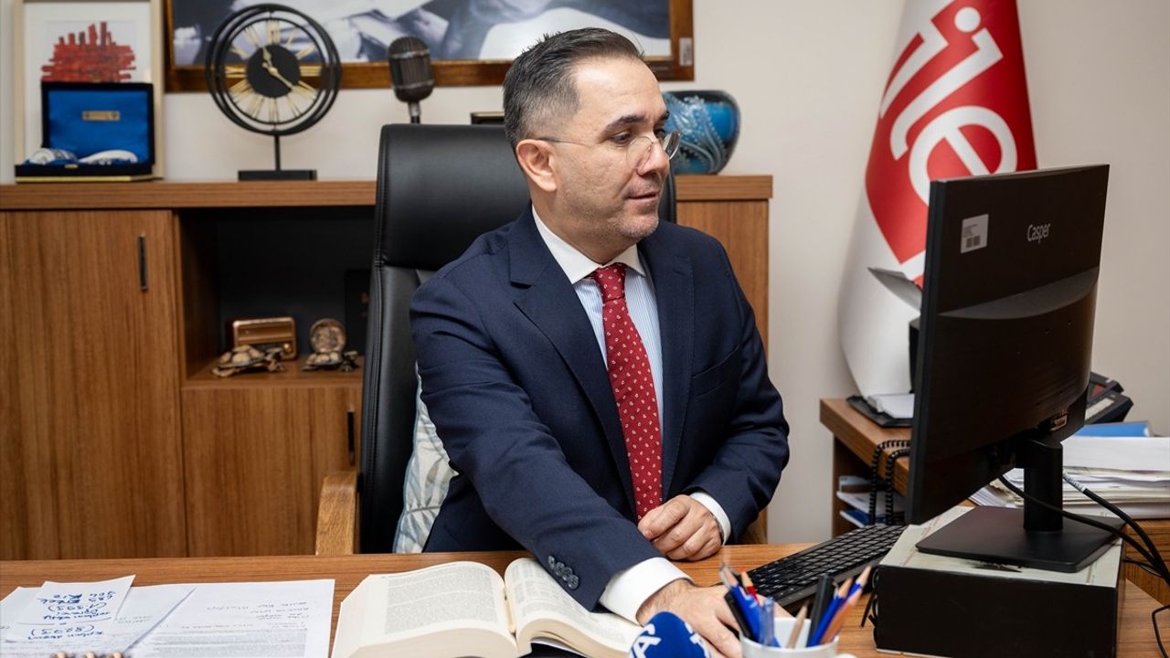 AÜ İletişim Fakültesi Dekanı Prof. Dr. Keskin, AA'nın Yılın Kareleri Oylamasında