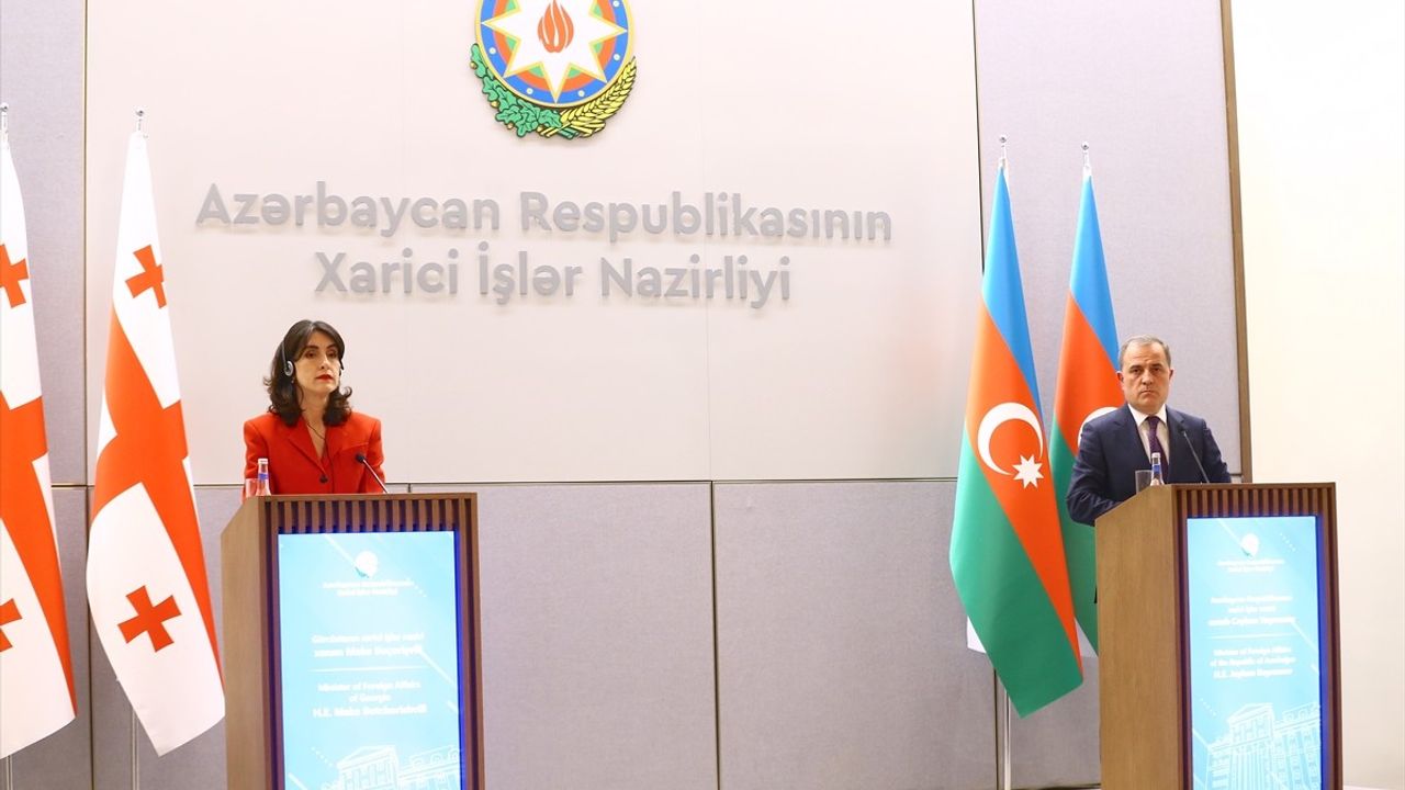Azerbaycan Dışişleri Bakanı Bayramov, USAID'in Ülkeye Katkı Sağlamadığını Belirtti