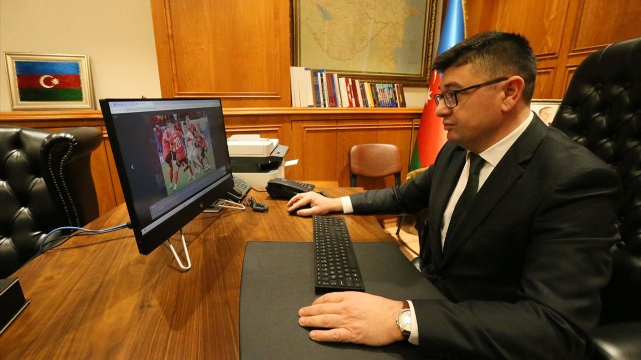 Azerbaycan Kars Başkonsolosu Zamin Aliyev Anadolu Ajansı'nın Oylamasına Katıldı