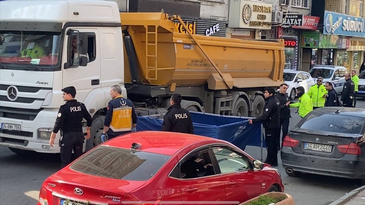 Bağcılar'da Hafriyat Kamyonu Çarptı: 65 Yaşındaki Adam Hayatını Kaybetti