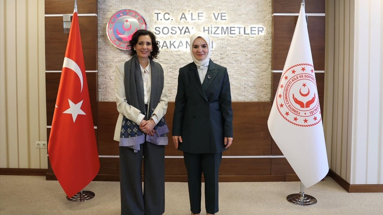 Bakan Göktaş, AB Komisyonu Üyesi Lahbib ile Görüştü