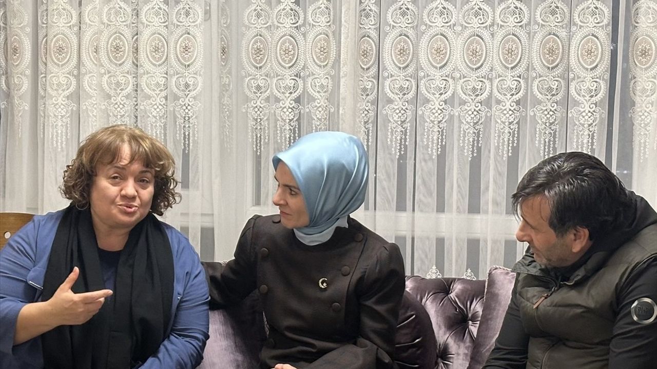 Bakan Göktaş, Yangında Hayatını Kaybeden Gençbay Ailesini Ziyaret Etti