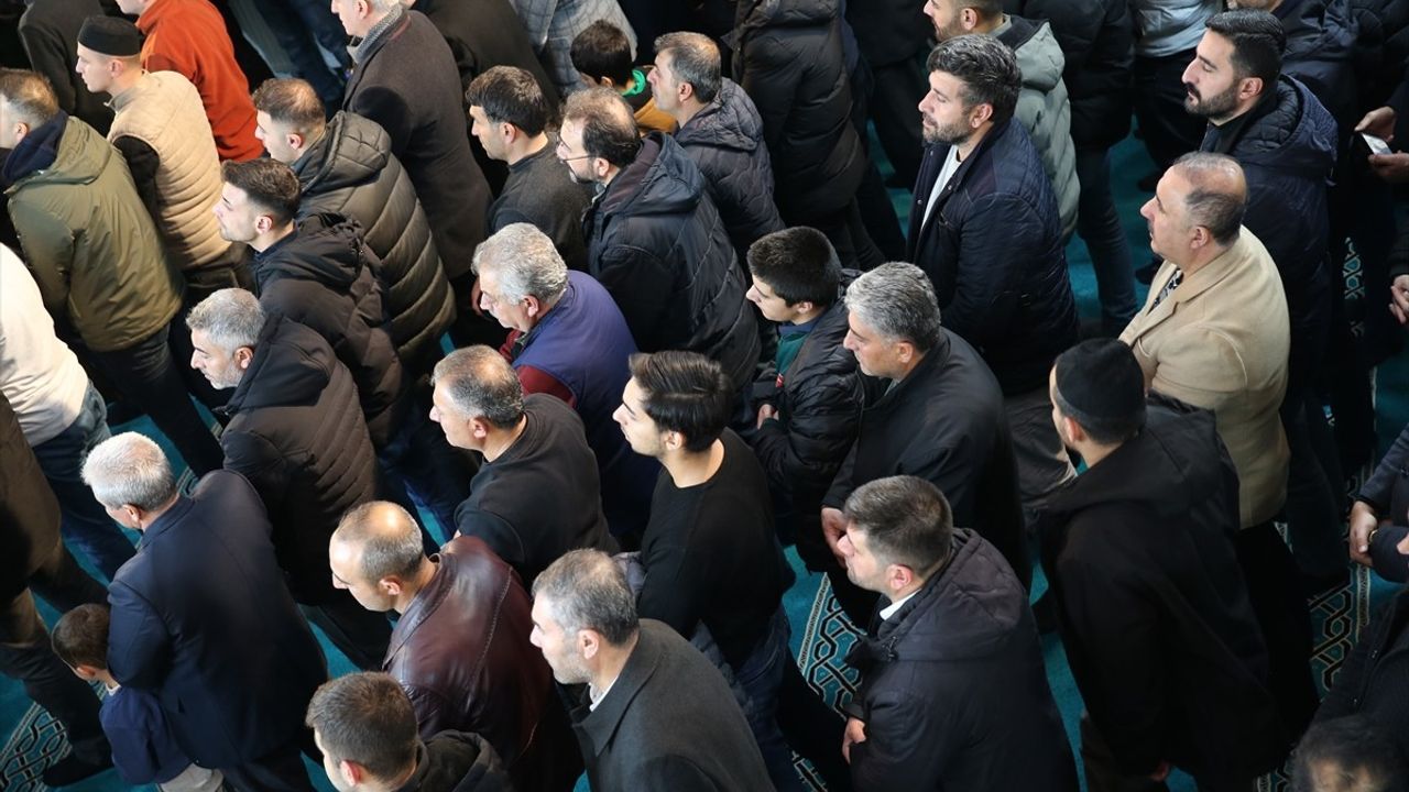 Başhan Köyü'nde Regaip Kandili Coşkusu