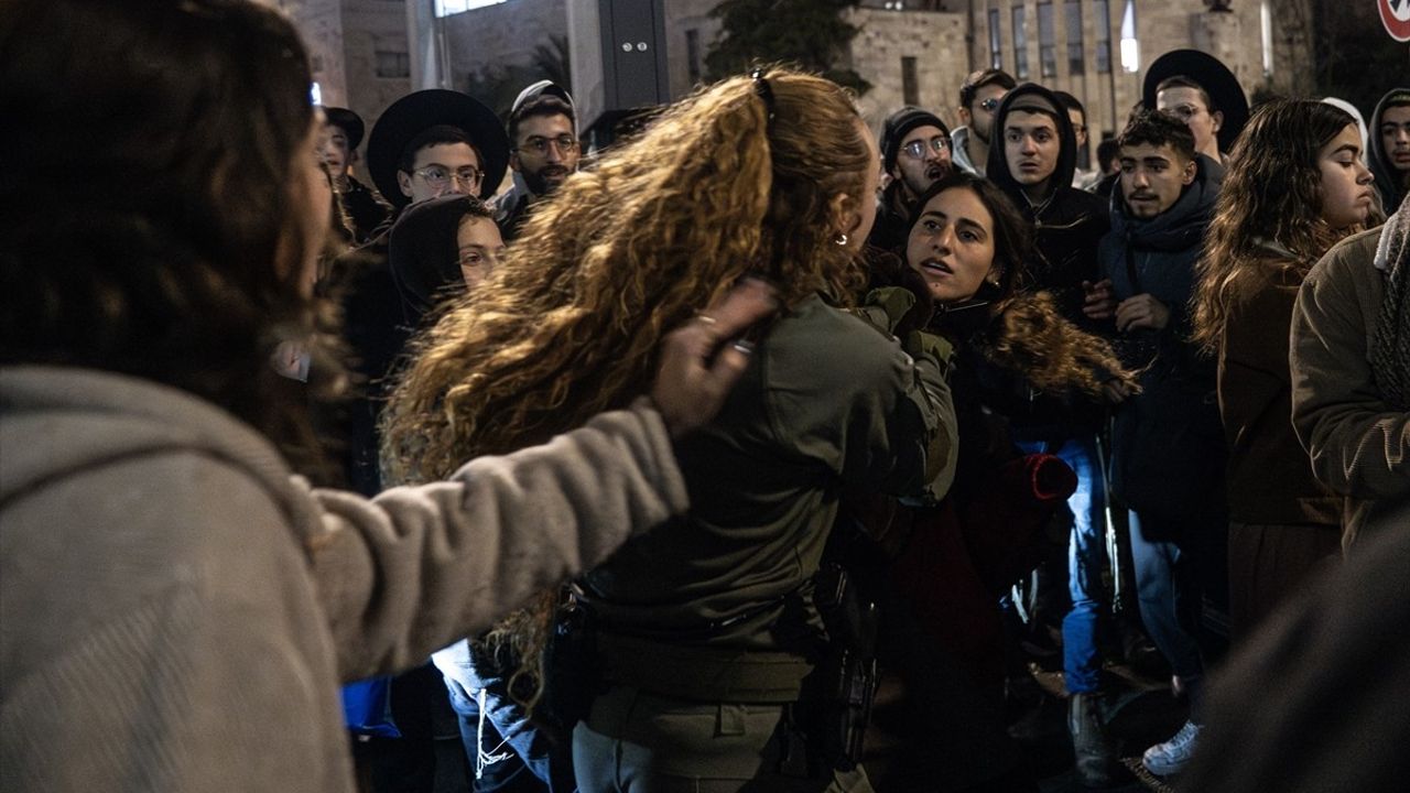 Batı Kudüs'te İsrailli Protestocuların Gösterisi