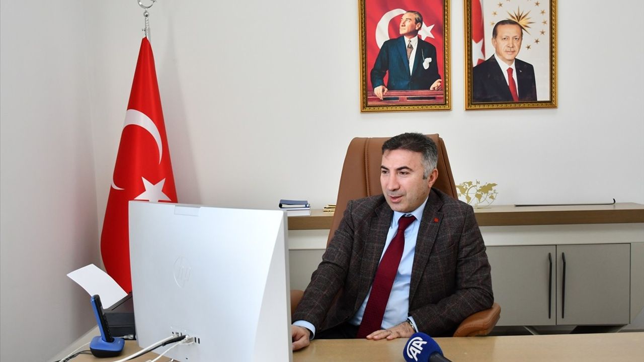 Batman Üniversitesi Rektörü İdris Demir, Anadolu Ajansı Oylamasına Katıldı