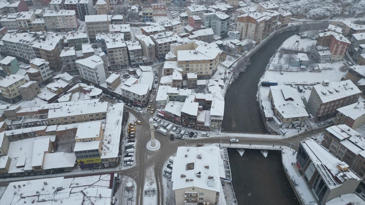 Bayburt'ta Kar Yağışı Etkisini Sürdürüyor