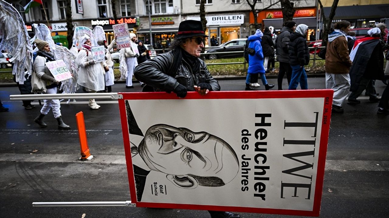 Berlin'de Gazze Protestosu: Filistin İçin Yürüyüş Düzenlendi