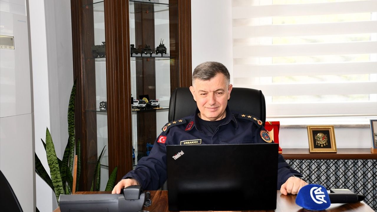 Bilecik İl Jandarma Komutanı Ferdi Erbakıcı, Anadolu Ajansı'nın Oylamasına Katıldı