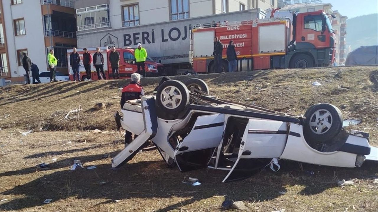 Bingöl'de Takla Atan Otomobilde İki Yaralı