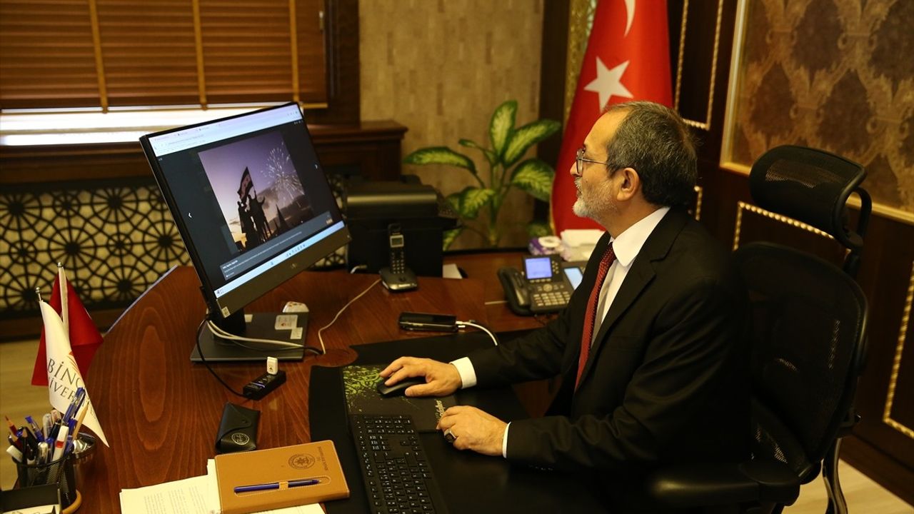 Bingöl Üniversitesi Rektörü Prof. Dr. Çelik, Anadolu Ajansı'nın Oylamasında Yer Aldı