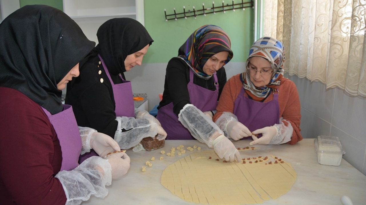 Bitlis'te Kadınlar Kooperatifi ile Yerel Lezzetler Satışta