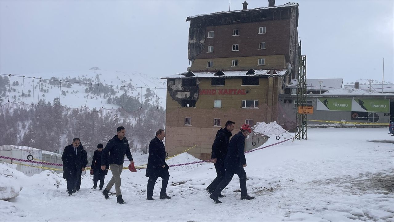 Bolu Başsavcısı İbrahim Cansever, Grand Kartal Otel'de Yangın İncelemesi Yaptı