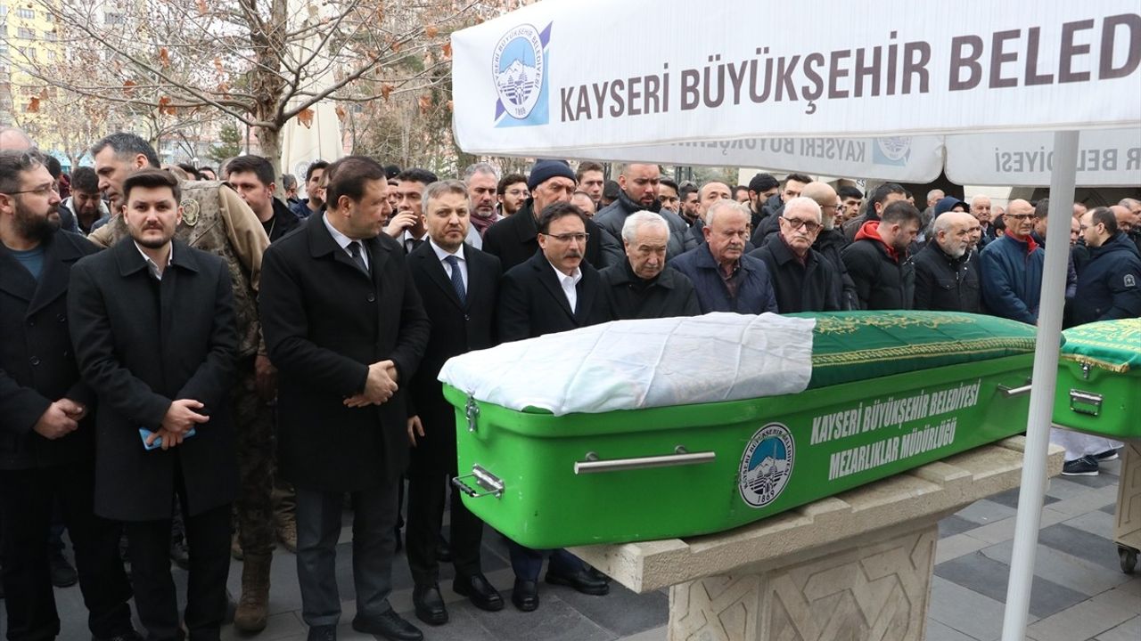 Bolu'daki Yangında Hayatını Kaybeden Öğrenci Son Yolculuğuna Uğurlandı