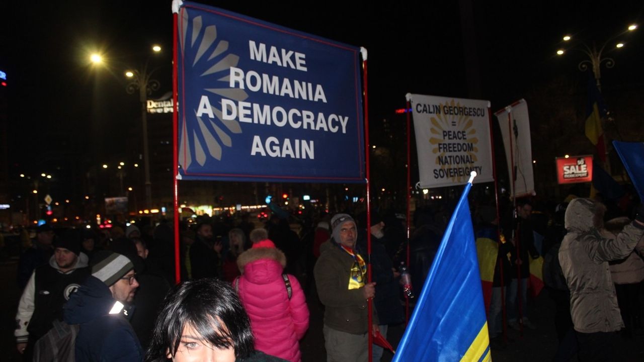 Bükreş'te Cumhurbaşkanı Seçiminin İptaline Protests