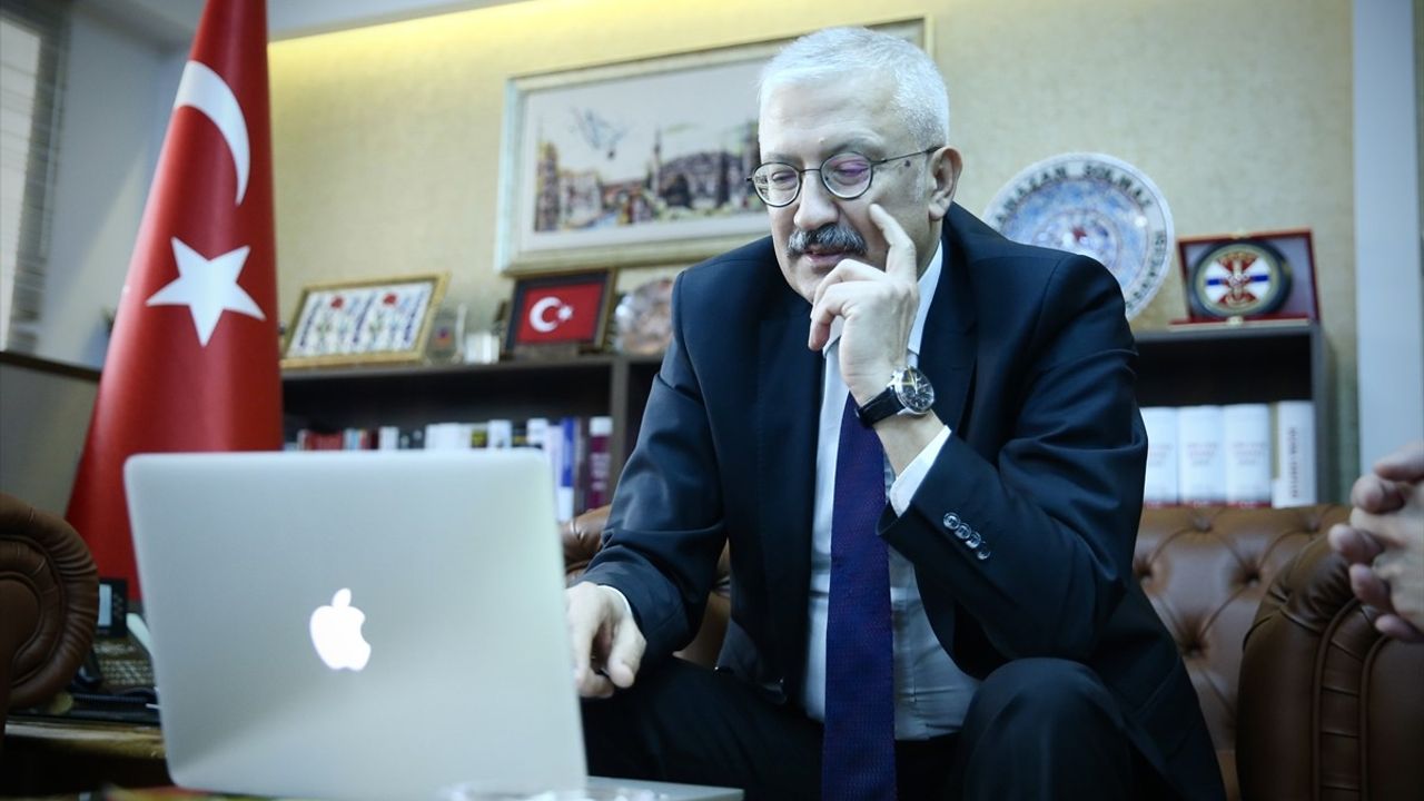 Bursa Cumhuriyet Başsavcısı Ramazan Solmaz, Anadolu Ajansı'nın 'Yılın Kareleri' Oylamasına Katıldı