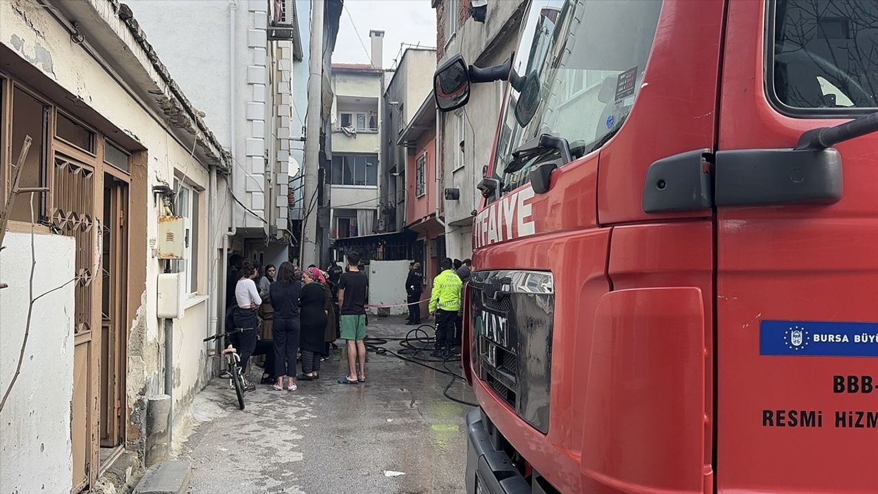 Bursa'da 4 Katlı Binada Yangın Çıktı