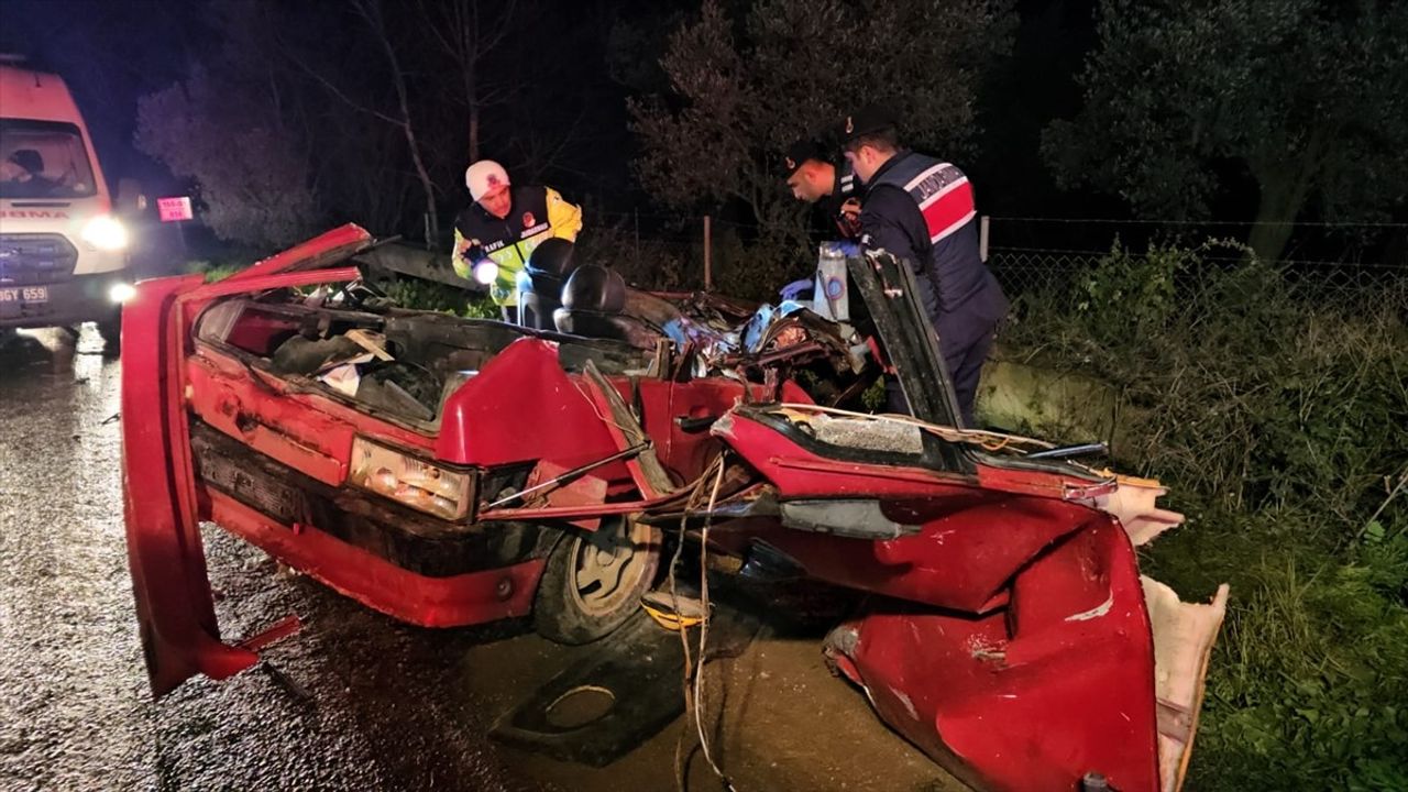 Bursa'da Tır ve Otomobil Çarpıştı: 1 Ölü, 2 Yaralı