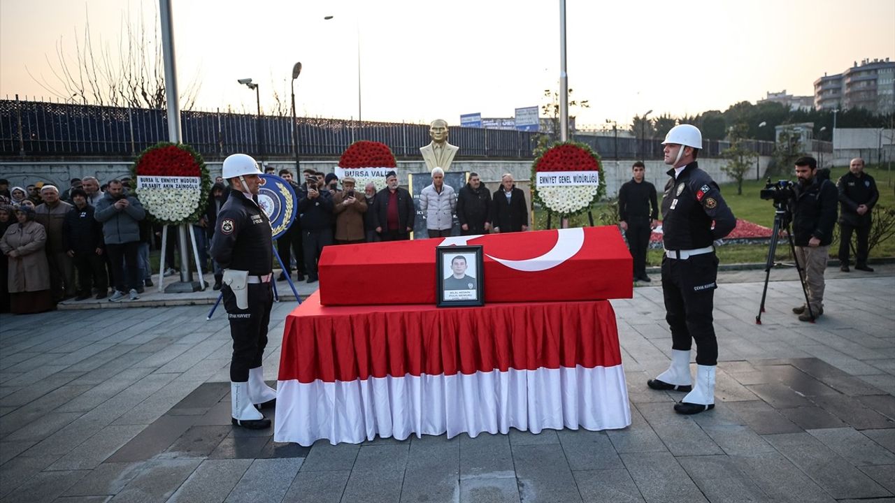 Bursa'da Trafik Kazasında Hayatını Kaybeden Polis Memuruna Tören Düzenlendi