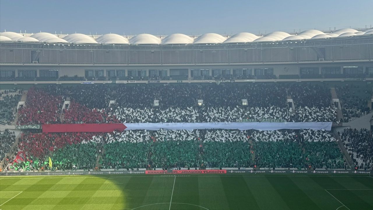 Bursaspor Taraftarından Anlamlı Koreografi: Filistin Destekleri