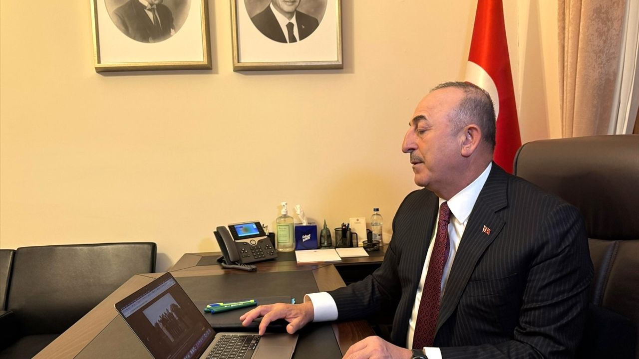 Çavuşoğlu, Anadolu Ajansı'nın Yılın Kareleri Oylamasına Katıldı