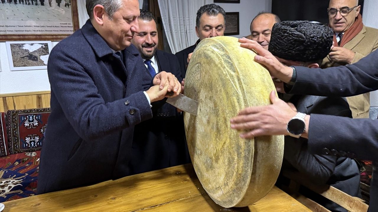 CHP Genel Başkanı Özgür Özel, Boğatepe Köyü'nü Ziyaret Etti