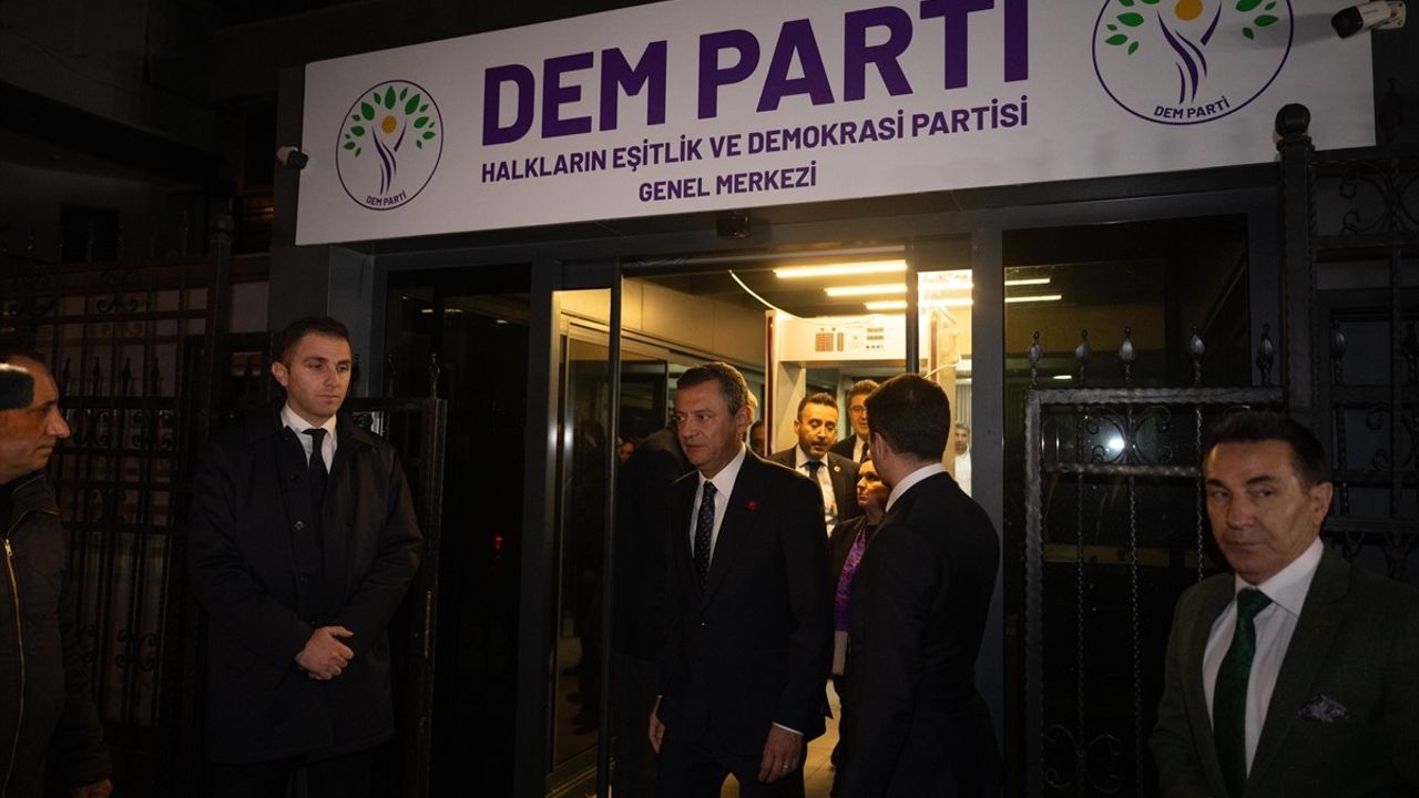 CHP Genel Başkanı Özgür Özel'den DEM Parti Eş Genel Başkanı Tuncer Bakırhan'a Taziye Ziyareti