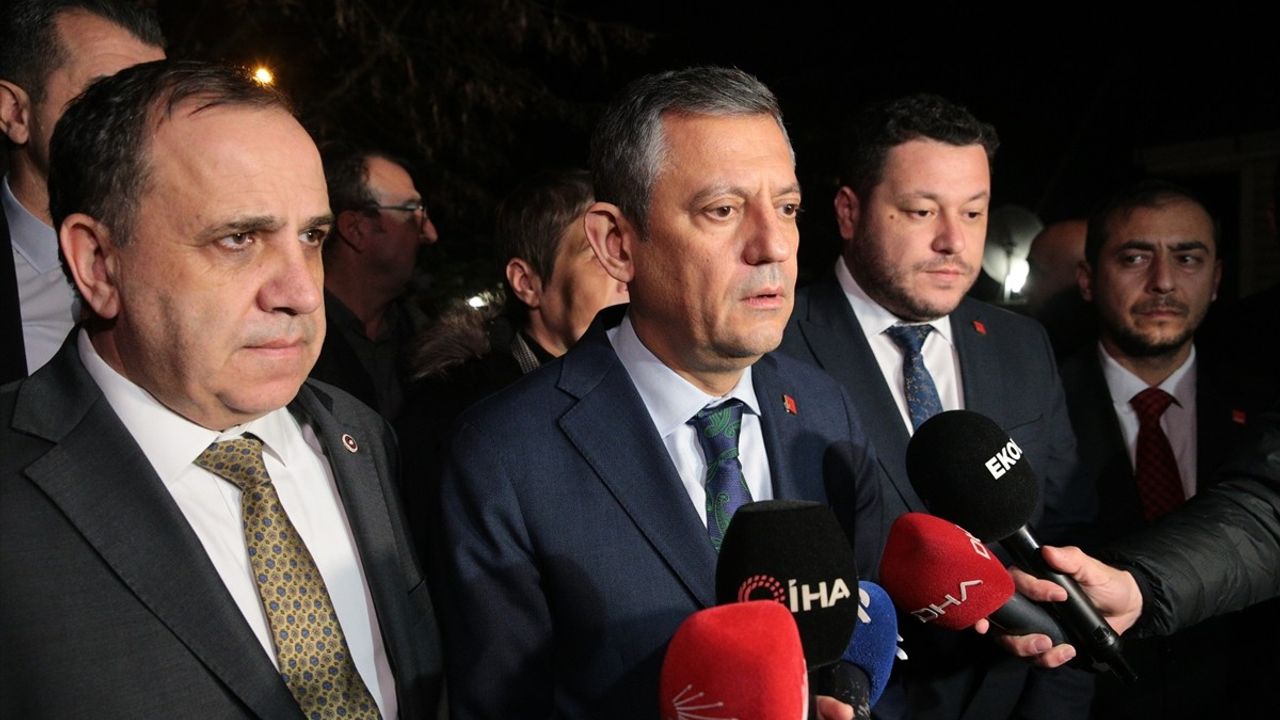 CHP Genel Başkanı Özgür Özel'den Taziye Ziyareti