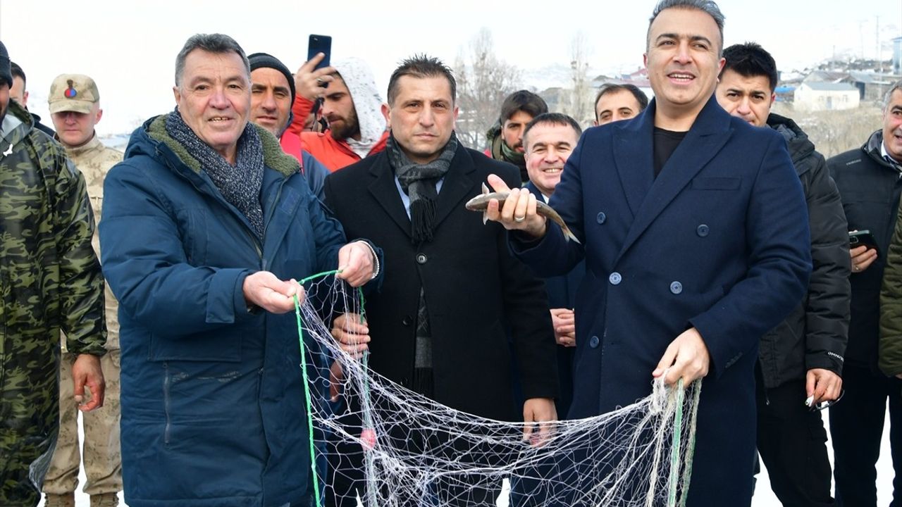 Çıldır Gölü'nde Buz Üzerinde Fotoğraf Sergisi