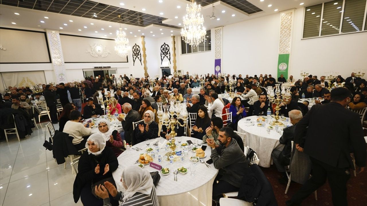 DEM Parti Eş Genel Başkanı Bakırhan Mersin'de Dayanışma Yemeğinde Konuştu