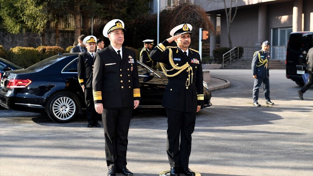 Deniz Kuvvetleri Komutanı Tatlıoğlu ve Ummanlı Mevkidaşı Al Rahbi'nin Görüşmesi