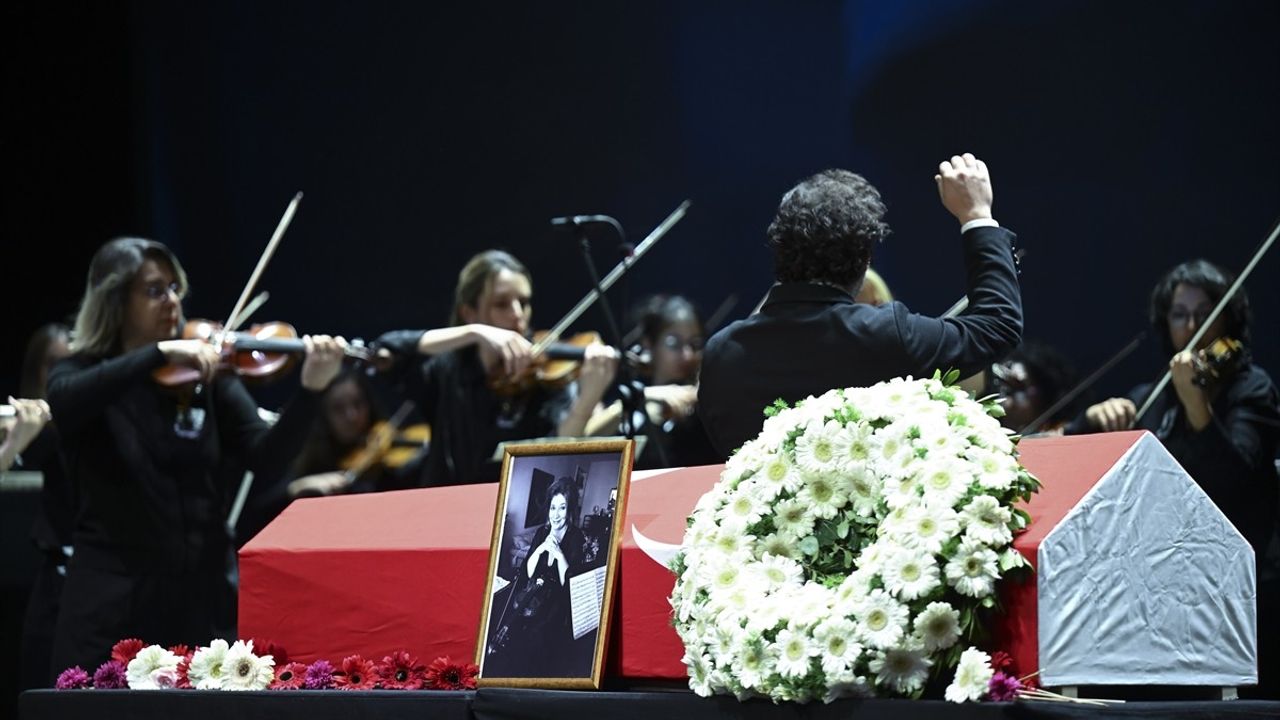 Devlet Sanatçısı Ayla Erduran Son Yolculuğuna Uğurlandı
